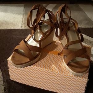 Leg tie Wedge SANDALS